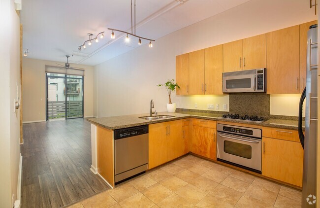 Building Photo - Stunning & Spacious Condo with 2 Parking S...