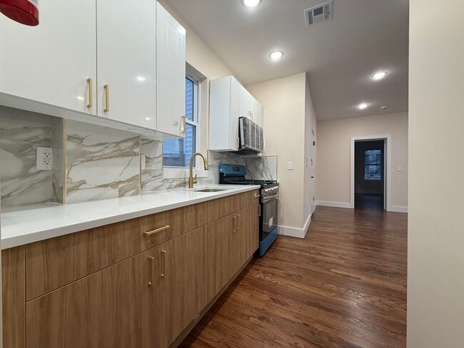 Photo - 165 Danforth Ave Unit 3