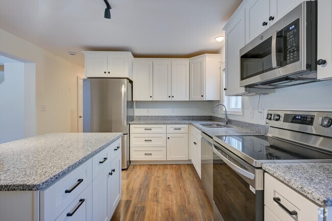 Building Photo - 22 Bern Dr Rental
