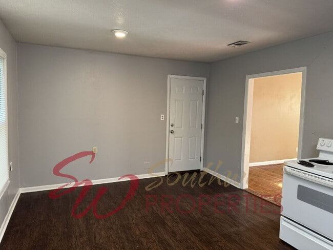 Photo - 3 bedroom 1 bath with large bedrooms! Easy walk to campus!