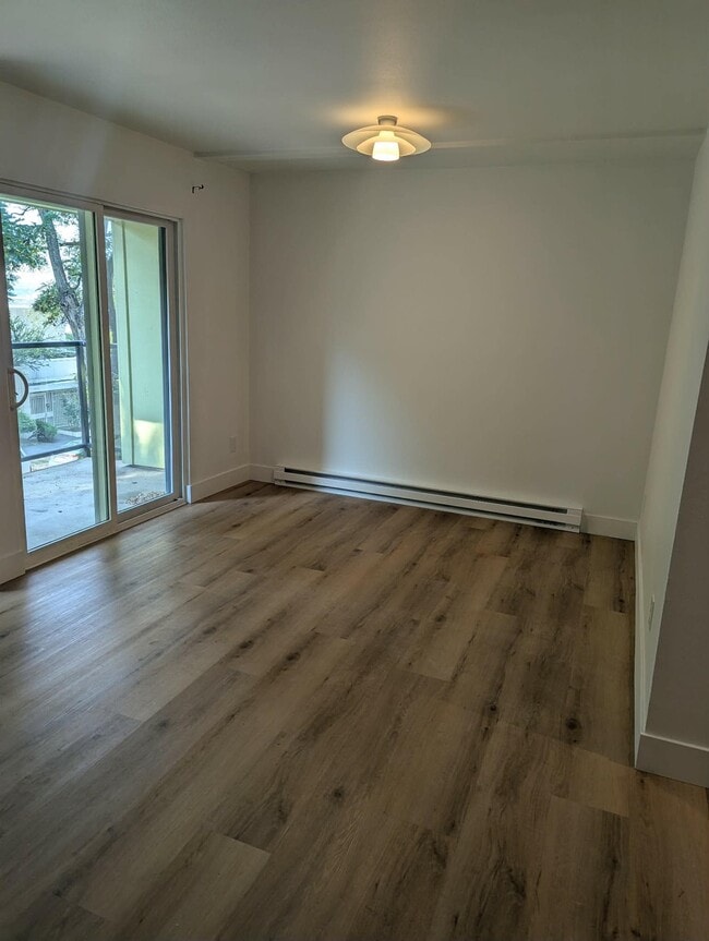 Building Photo - 1516 E Pike St Unit 204