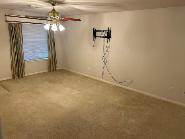 Photo - 6421 Austinville Dr