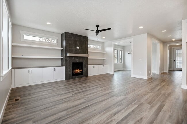 Photo - Luxury 5 Bed, 3 Bath home with over 3,000 sq. ft.