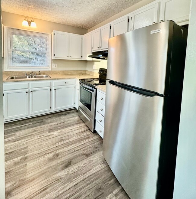 Photo - 875 Cambria St NW