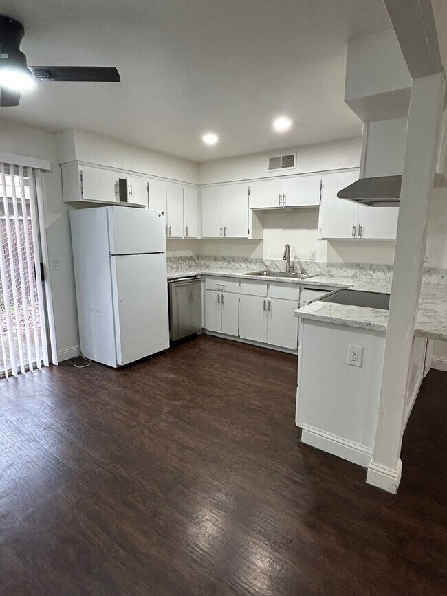 Building Photo - 12 Klondike Ct Unit B