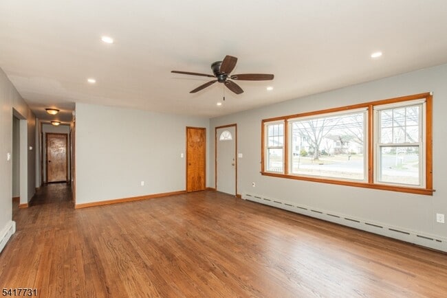 Photo - 129 Ryerson Rd