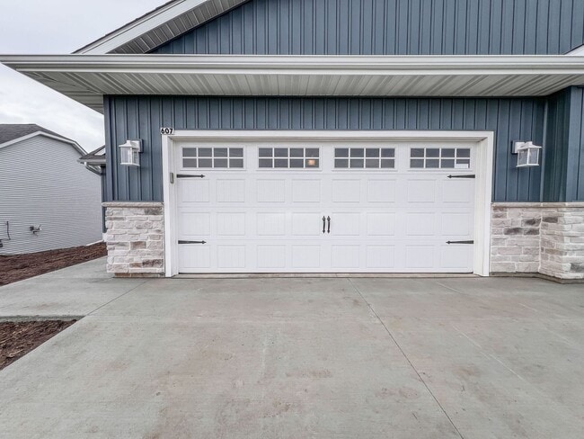 Photo - 607 S Division St