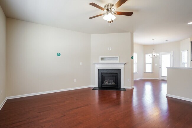 Photo - 255 Falcon Ct