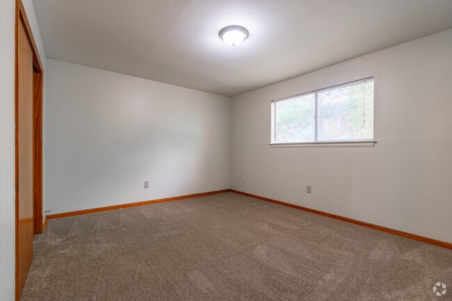 2BR, 1BA - 930SF - Bedroom
