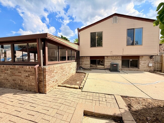 Photo - 11849 Ontario Dr