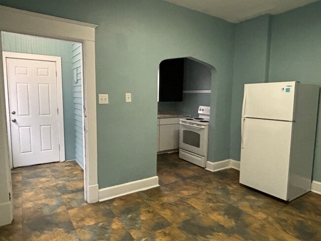 Photo - AVAILABLE NOW! Charming 3-Bed, 1-Bath Historic Duplex in Indianapolis! Unit 554