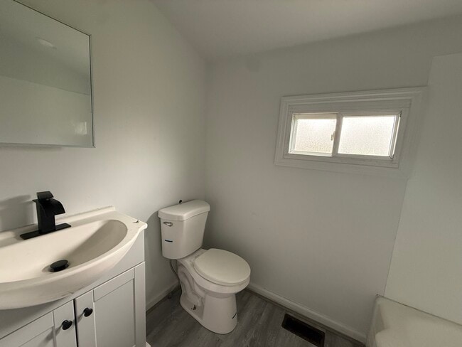 Photo - 2487 Walnut St