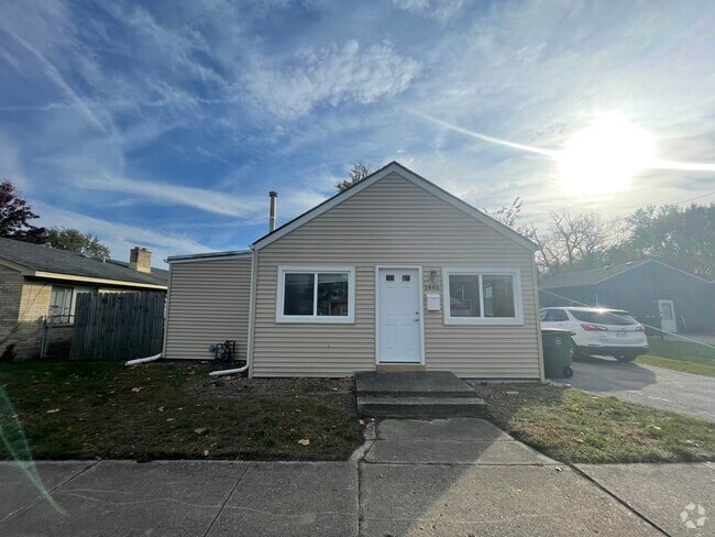 Building Photo - 1446 173rd St Rental