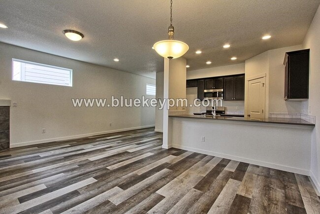 Building Photo - 3 Bed, 2.5 Bath Home in Ridgefield's McCormick Creek Subdivision