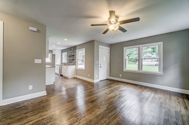 Photo - 1384 Westmont Rd SW