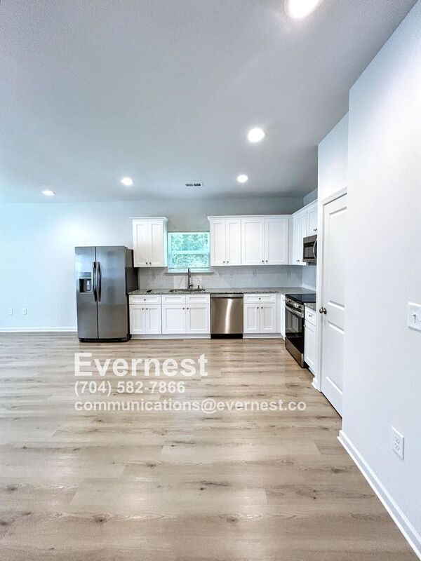 Photo - 737 N McFarland St