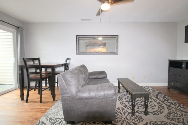 1374 Bradley Dr
