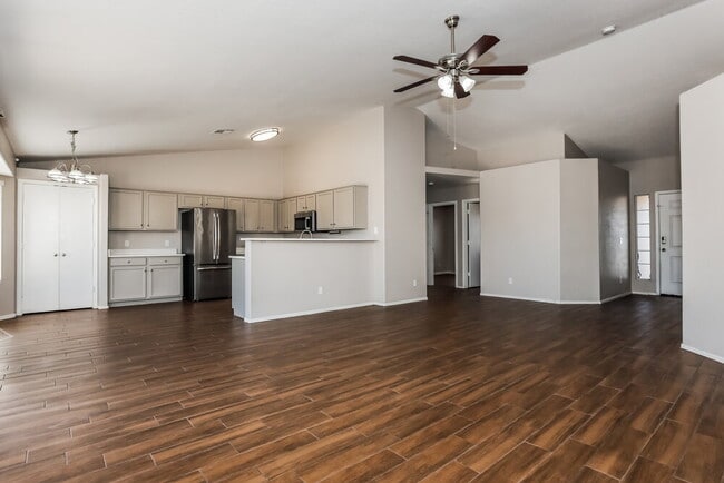 Photo - 523 N Bailey Cir