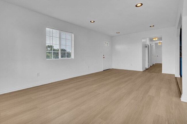 Photo - Upper-Level Unit Available – Spacious 4-Bedroom Home with Private Entrance