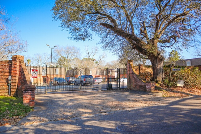 Saint Rose Place - Saint Rose Place Apartments