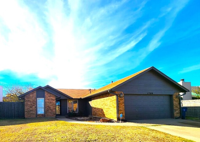 3 Bed 2 Bath Home-Choctaw Trails Sec I Add... - 3 Bed 2 Bath Home-Choctaw Trails Sec I Add...