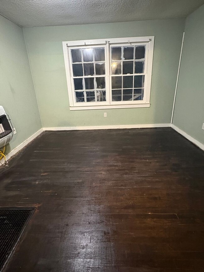 Photo - 901 N Park St