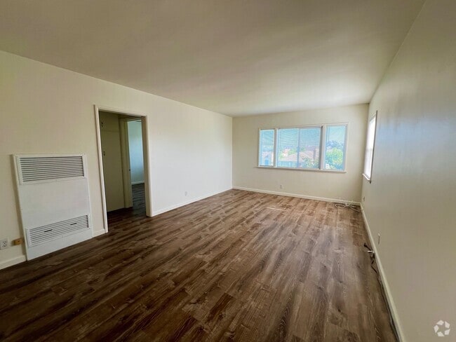Building Photo - 1315 1/2 E Broadway Unit 1313 E. Broadway Rental