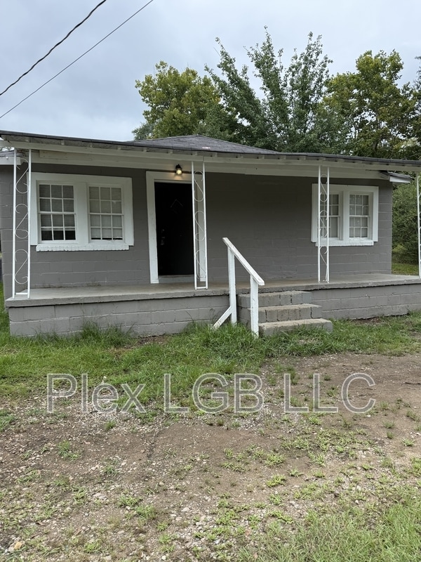 Building Photo - 622 Smoot St