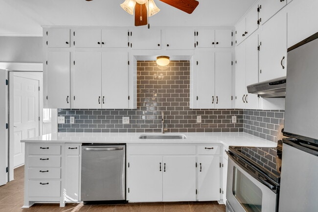 Photo - 811 N Lindell Ave