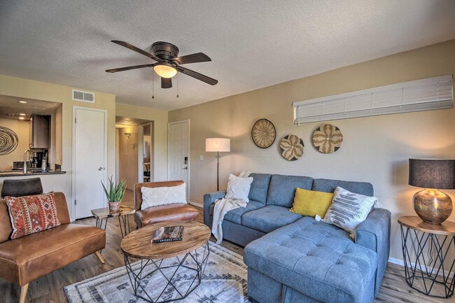 Building Photo - 4850 E Desert Cove Ave Unit ID1385899P