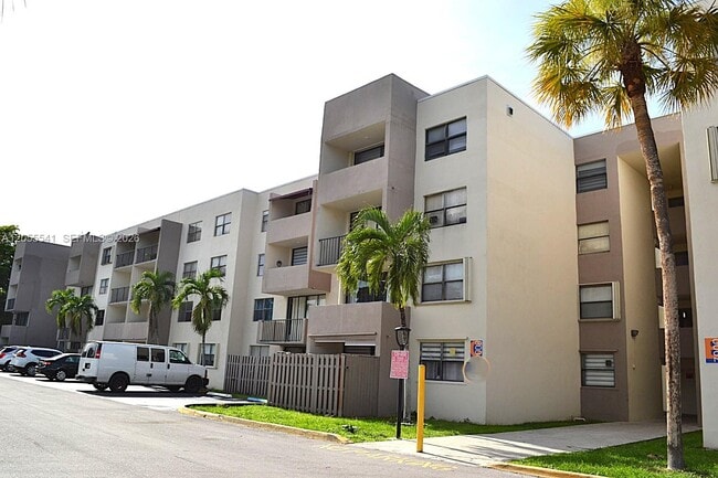 Building Photo - 8004 SW 149th Ave Unit C109