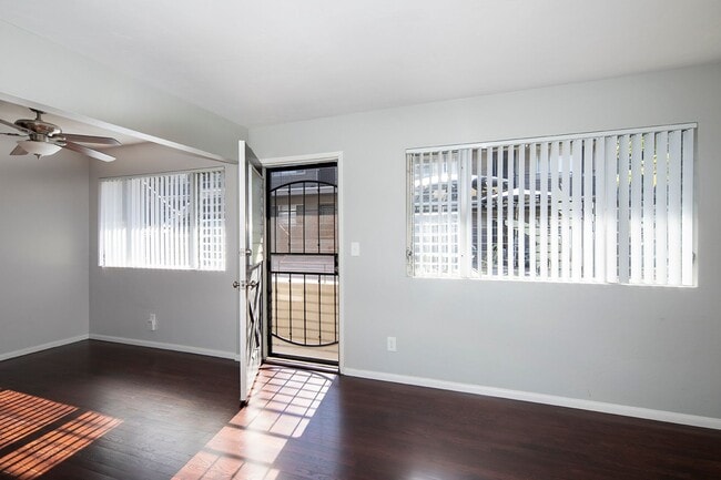 Photo - Talmadge Pacific Apartments