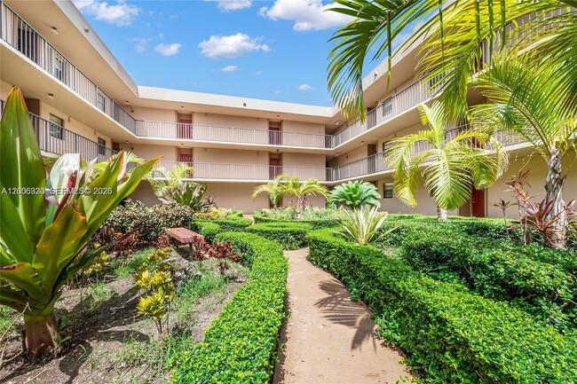 Building Photo - 10625 SW 112th Ave Unit 301