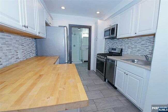 Photo - 454 Undercliff Ave Unit 456