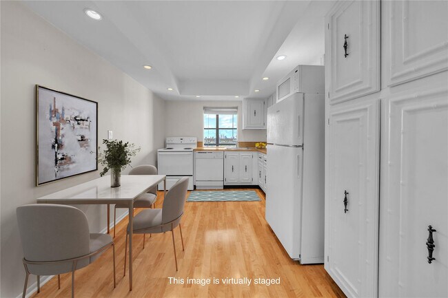 Photo - 1000 Parkview Dr Unit 925(Available now)