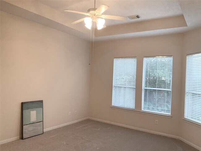 Photo - 6 Dragon Hill Pl