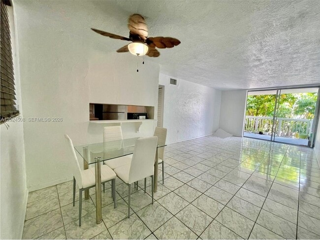 Building Photo - 1670 Bay Rd Unit 2B