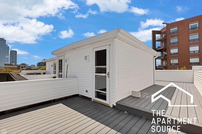 Photo - 855 W Erie St