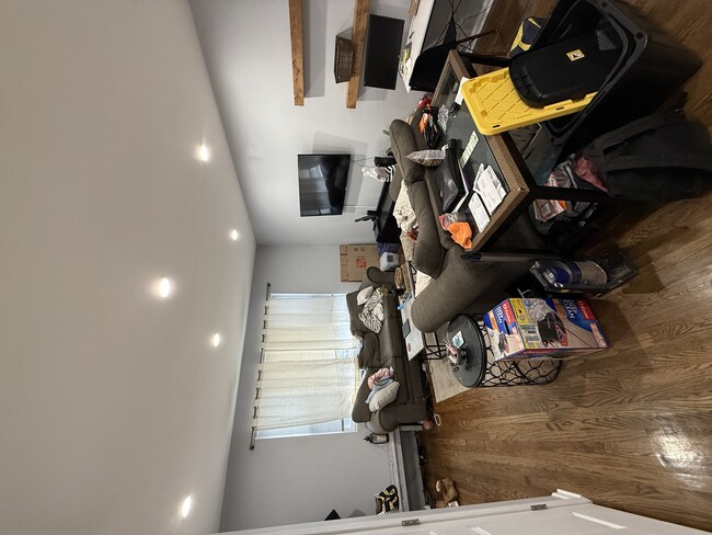 Photo - 518 N May St Unit 1