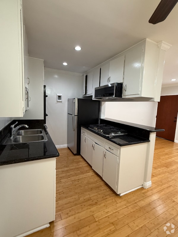 Building Photo - 4415 Inglewood Blvd Rental