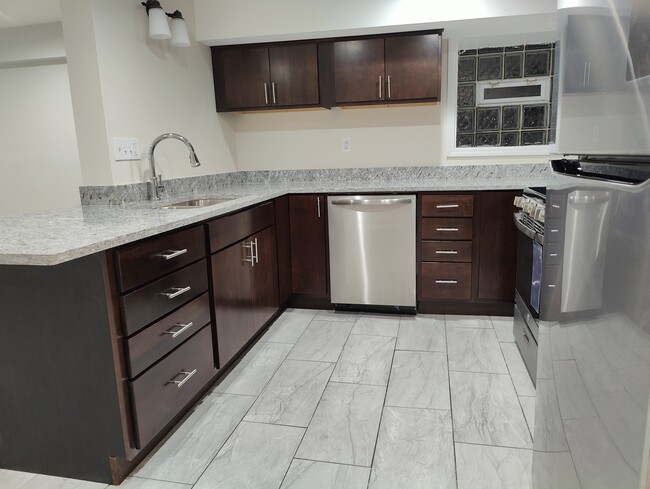 Photo - 1845 W Greenleaf Ave Apartamentos Unidad #B