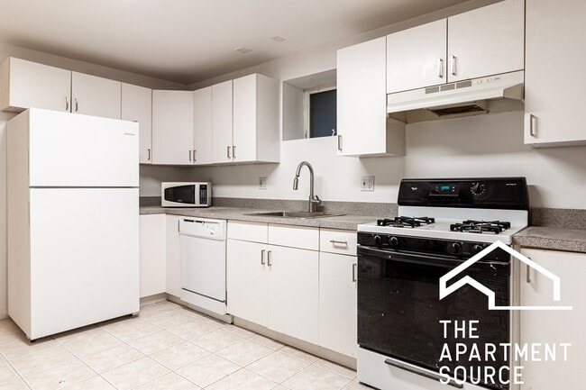 Photo - 1110 W Wolfram St Unit G