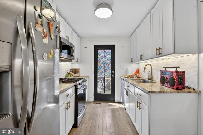 Photo - 1742 Dorrance St