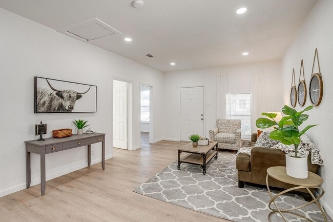 Photo - Spacious beautifully designed 3-bed and 2-...