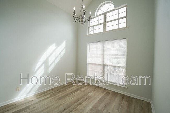 Photo - 320 Clark St