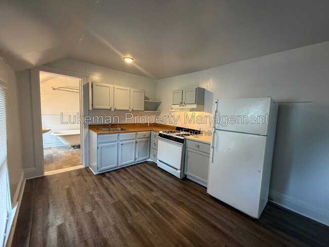 Photo - 909 Oak St