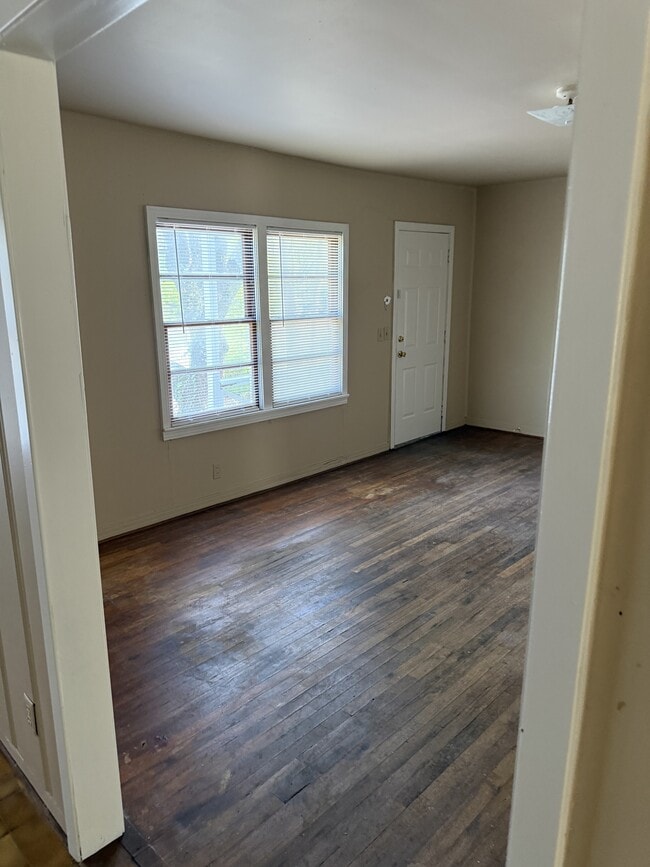 Photo - 145 Airport Rd