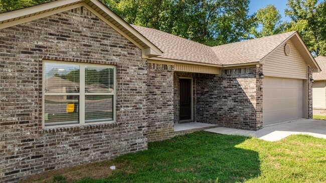 18 Lilly Ann Cir
