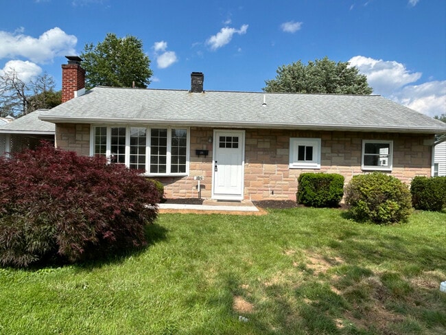 Building Photo - 104 Elmwood Rd Rental