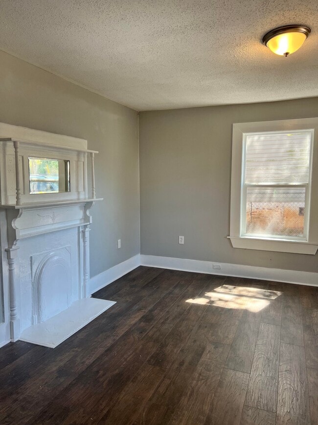 Photo - 960 Dewey St SW